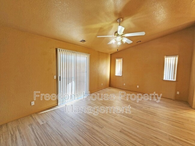 Building Photo - 3280 E Winery Rd