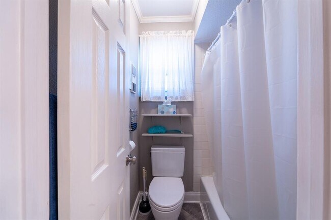 Building Photo - 7312 Seawall Blvd