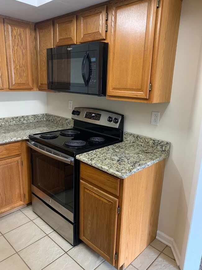 Building Photo - 2 bedroom, 2.5 bath townhome in Pike Creek