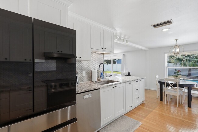 Building Photo - 1638 Spottswood Cir