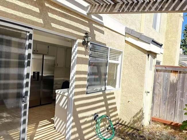 Building Photo - 3525 Caminito Carmel Landing