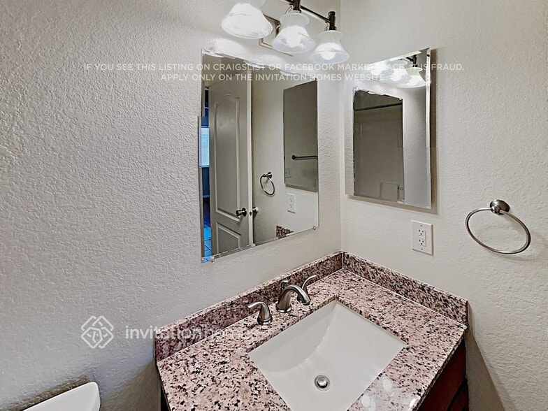 Building Photo - 2509 N Silverado