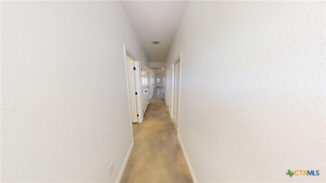 Building Photo - 905 Smoke Tree Ln