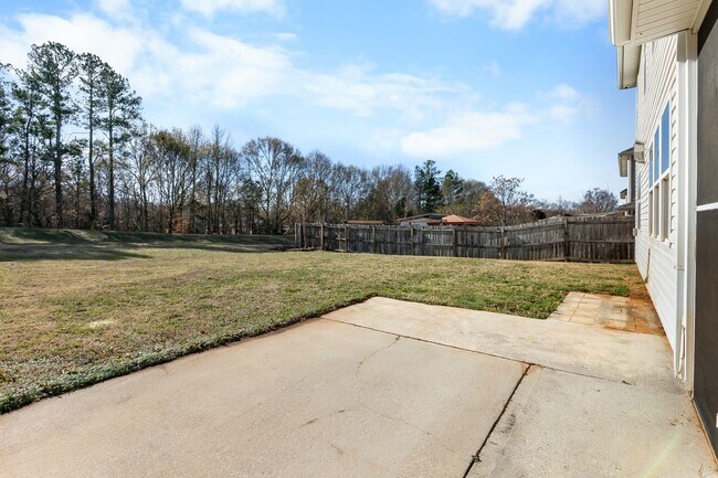 Building Photo - Immaculate 5-bedroom Paradise!