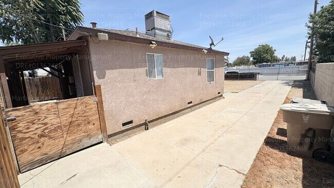 Building Photo - 2 bedroom 1 bathroom home near 34th St/ Chester Ave