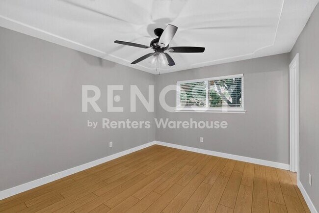 Building Photo - Completely Refreshed Arlington Home