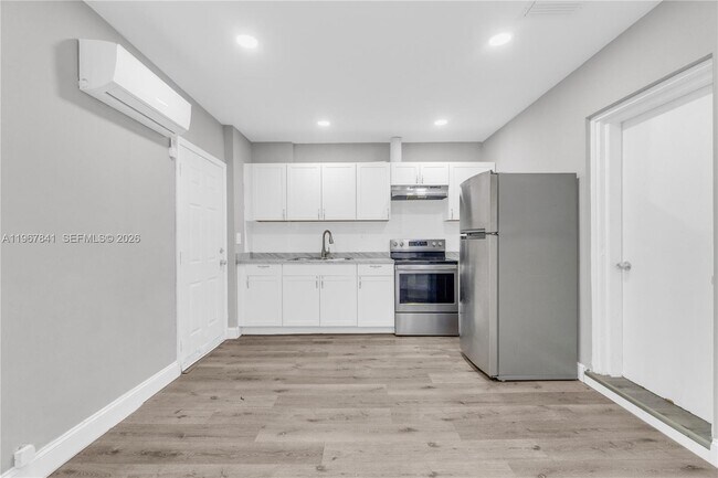 Building Photo - 6940 NW 6th Ct