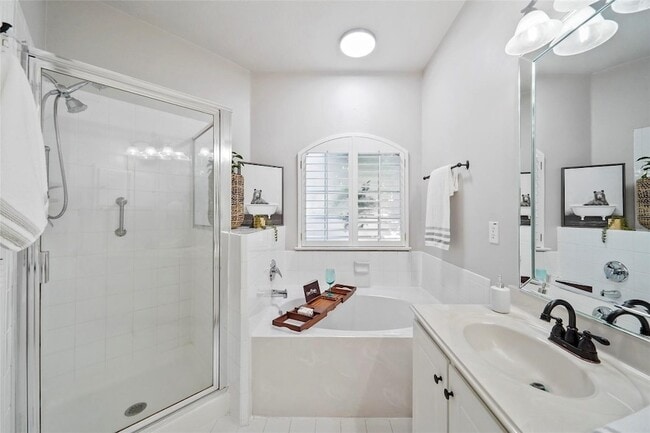 Building Photo - 2351 Summit Way Ct