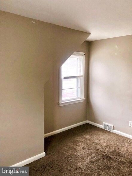 Building Photo - 50 Dymond Ave