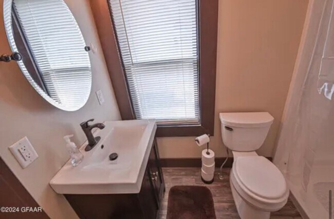 Building Photo - Adorable Single Family Home - 3 bedroom/1 bathroom!