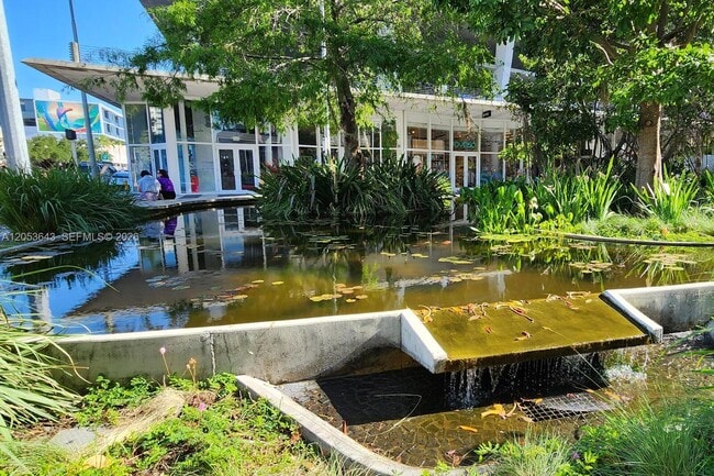Building Photo - 1300 Lincoln Rd