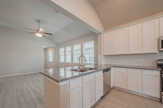 Building Photo - 1091 Lilly Ln