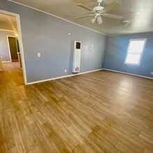 Building Photo - 605 37th St