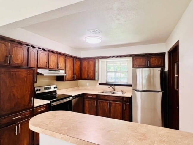 Building Photo - Very nice 3 bed 2 bath home - 1 mile from OU.