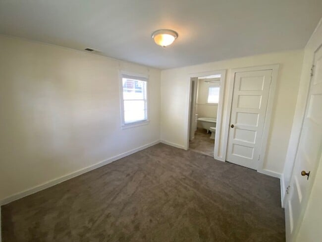 Building Photo - 821 Walnut St