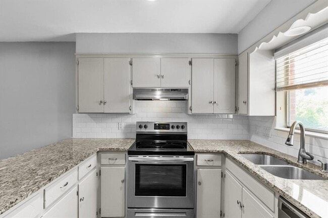 Building Photo - 2205 Lanier Dr
