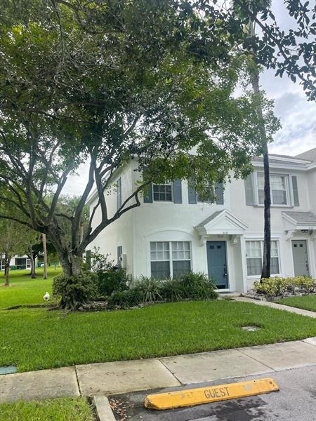 Building Photo - 8021 Sanibel Dr