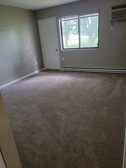 Building Photo - 505 N Main St