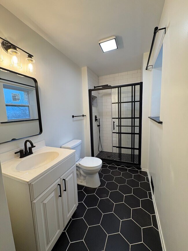 Building Photo - 3 Unit Apartment Building in the Heart of the Bellevue area of Pittsburgh