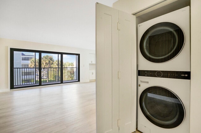 Building Photo - 1605 S US Hwy 1