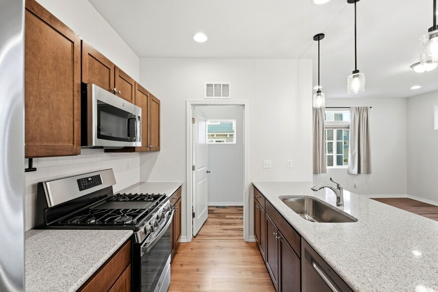 Building Photo - 7421 Marbled Wood Pt