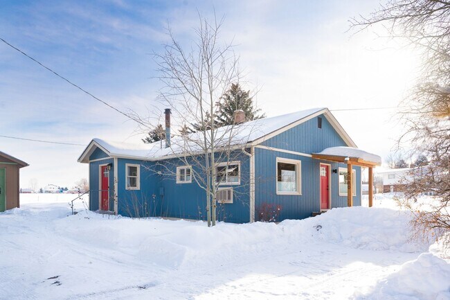 Building Photo - Secluded Cottage with ALL THE VIEWS