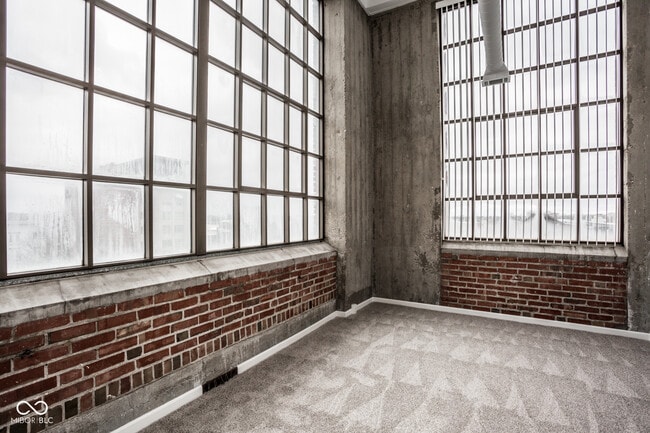 Building Photo - 611 N Park Ave