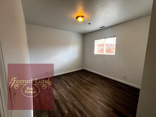 Building Photo - ?? Beautifully renovated tiny home in Spar...