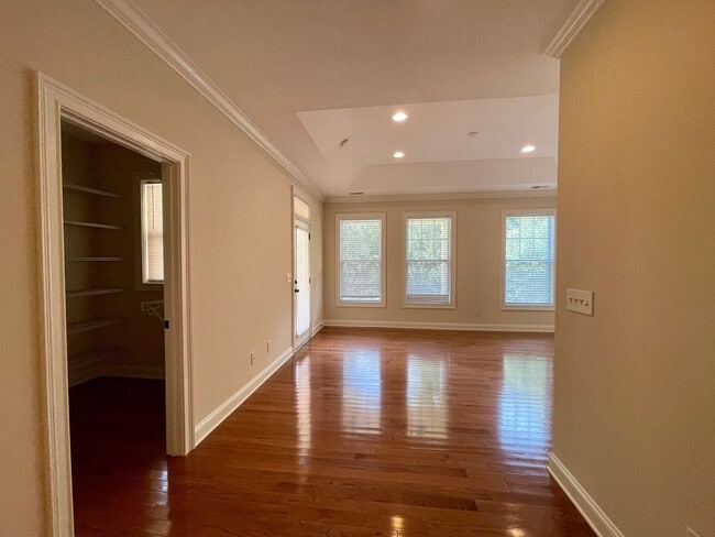 Building Photo - Large 5-bedroom house in Lake Hogan Farm near Chapel Hill schools!