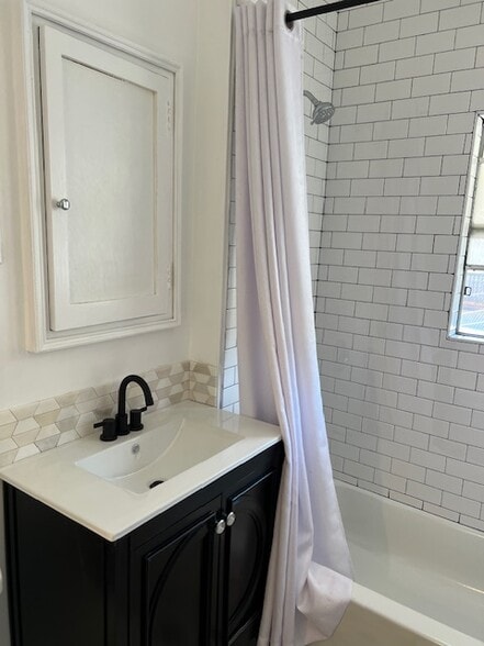 Building Photo - 926 S Curson Ave