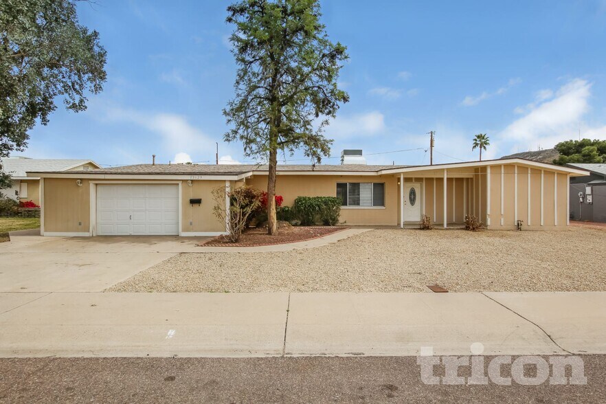 Primary Photo - 13129 N 21st Dr