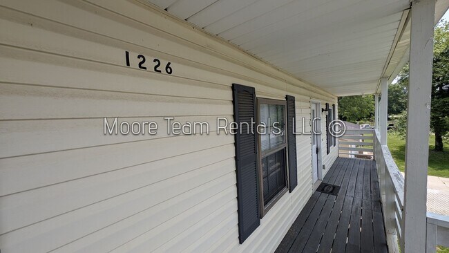 Building Photo - 1226 Martin Cir