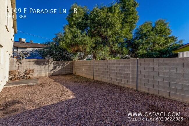 Building Photo - 3009 E Paradise Ln