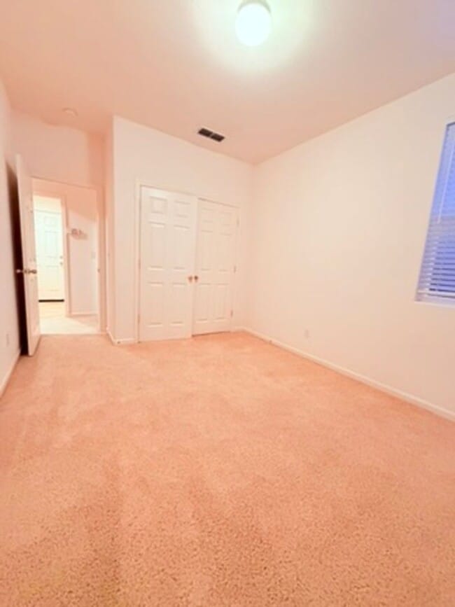 Building Photo - Bright & Spacious 4BD/3BA Home with Downstairs Bed/Bath in Elk Grove