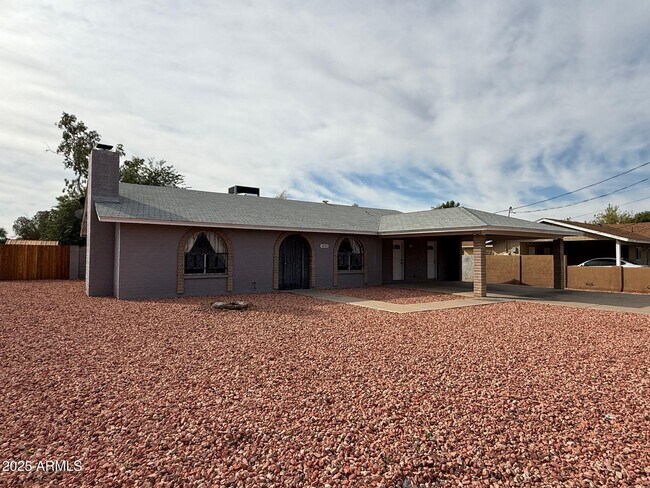 Primary Photo - 2535 E Maryland Dr