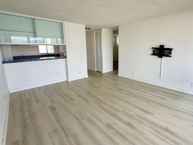 Building Photo - 2121 Ala Wai Blvd