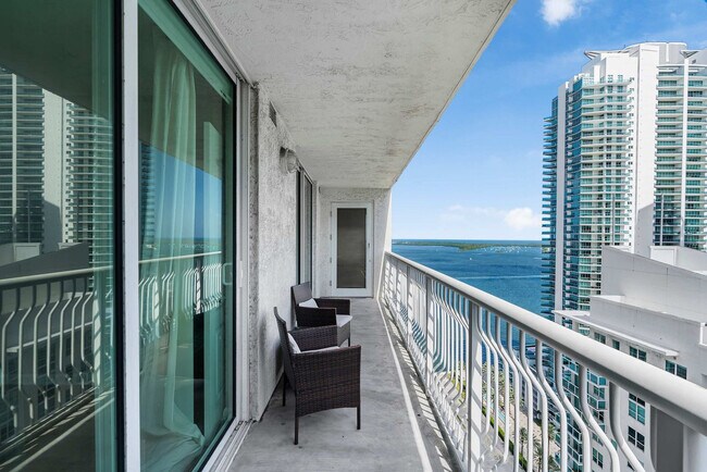 Building Photo - 1 SE 12th St