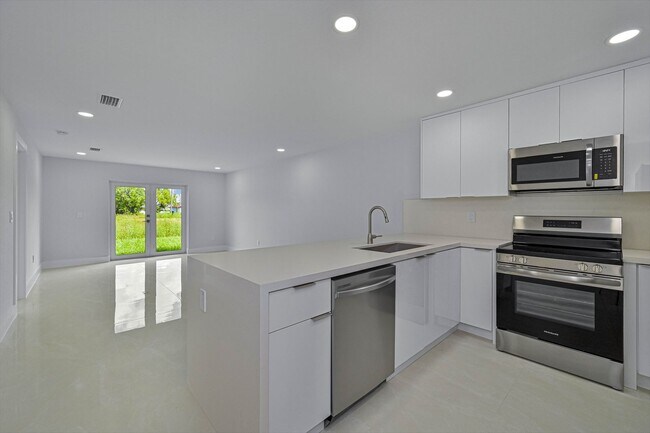 Building Photo - 4522 24th St SW