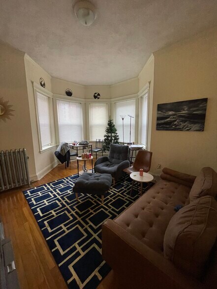 Building Photo - 82 Peterborough St