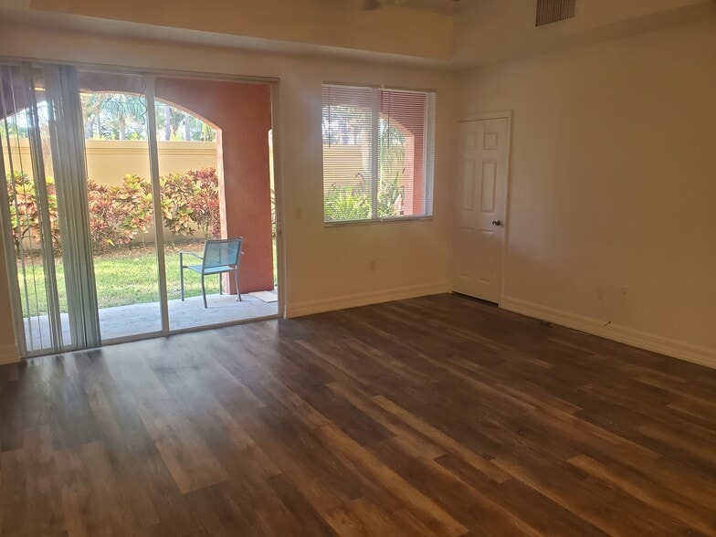 Building Photo - 47 SE Sedona Cir