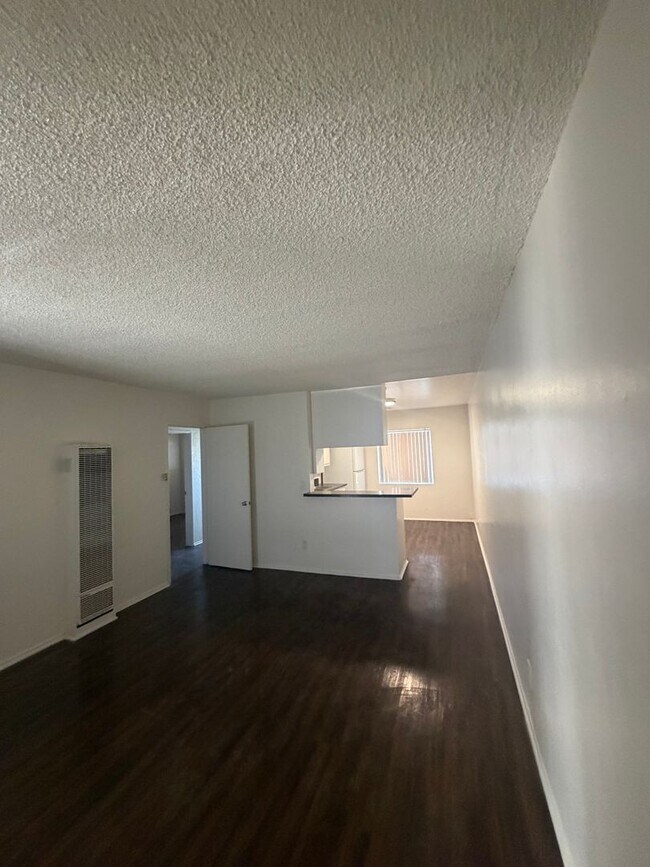 Building Photo - 445
