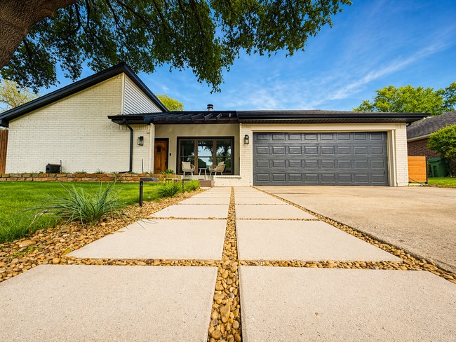 Building Photo - 3840 Horizon Dr