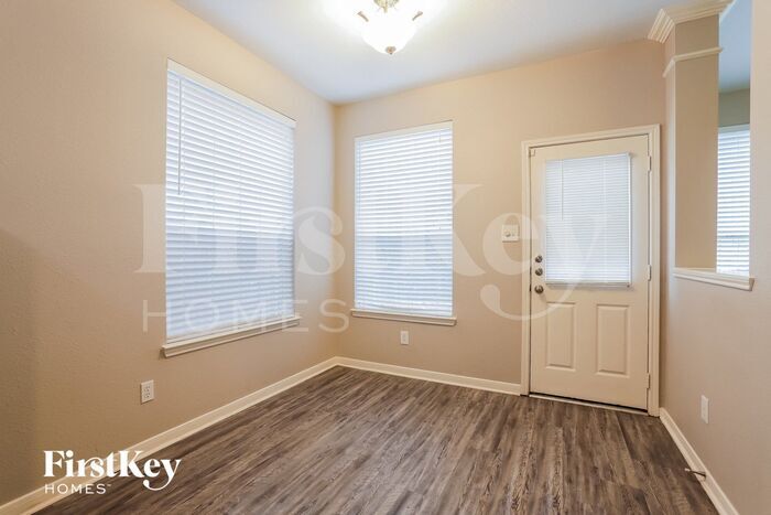Building Photo - 15118 Sierra Ridge Dr