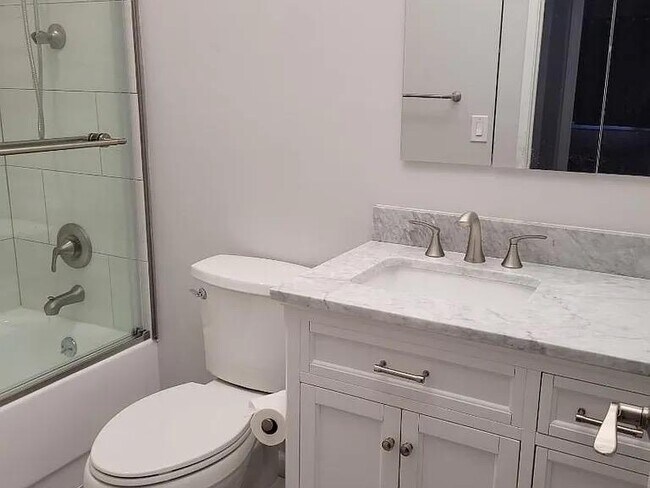 Building Photo - 1172 Park Pacifica Ave