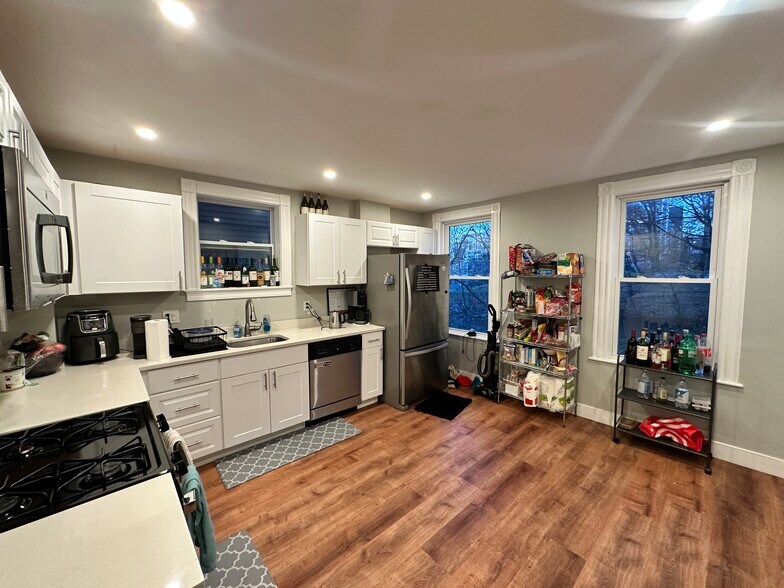 Building Photo - 172 Saint Alphonsus St