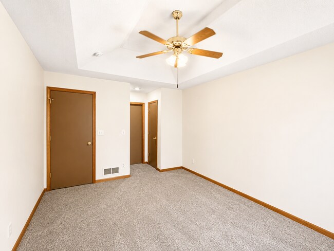 Building Photo - 7405 E 165th St