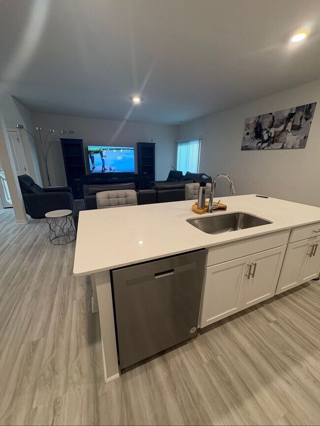 Building Photo - BRAND NEW TOWNHOME w/ Garage Parking