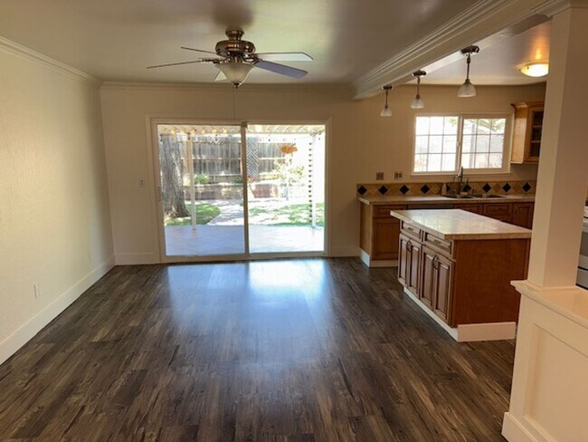 Building Photo - Wonderful 4 bedroom single story with sola...