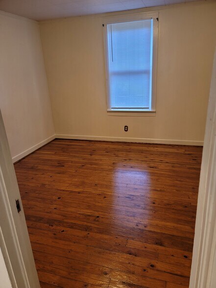 Building Photo - 312 Creps St