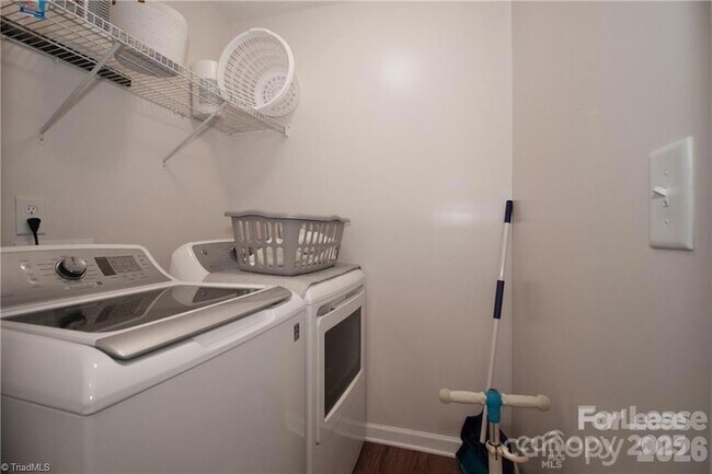 Building Photo - 137 Lynch Cir